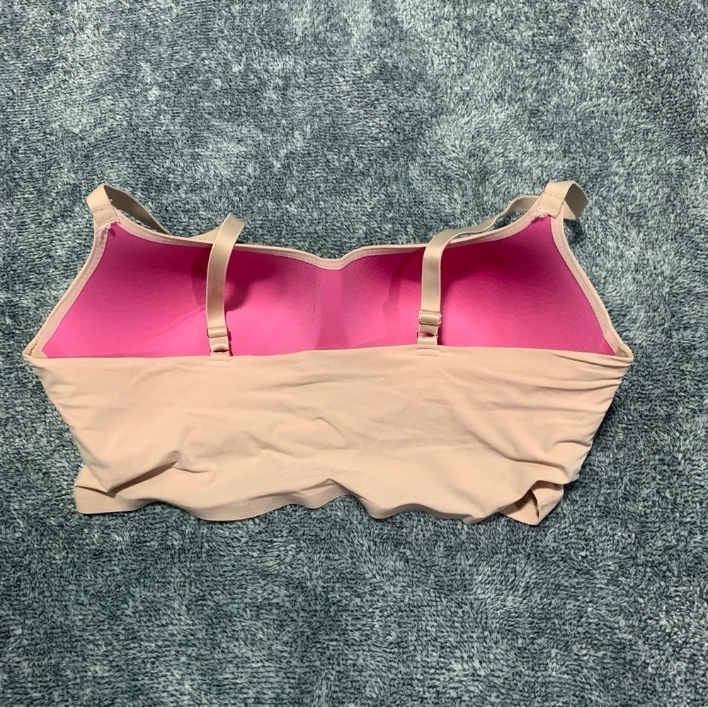 PINK Victoria's Secret Light Nude Seamless Longline Bra - Picture 3 of 5